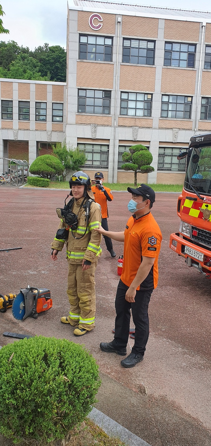 2022-1 화재진압론(12분반) 수업 소방차 실습 게시글의 3 번째 이미지