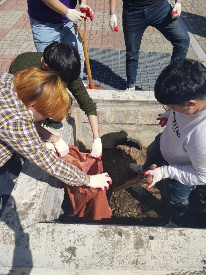 2018학년도 1학기 봉사활동 사진 게시글의 4 번째 이미지