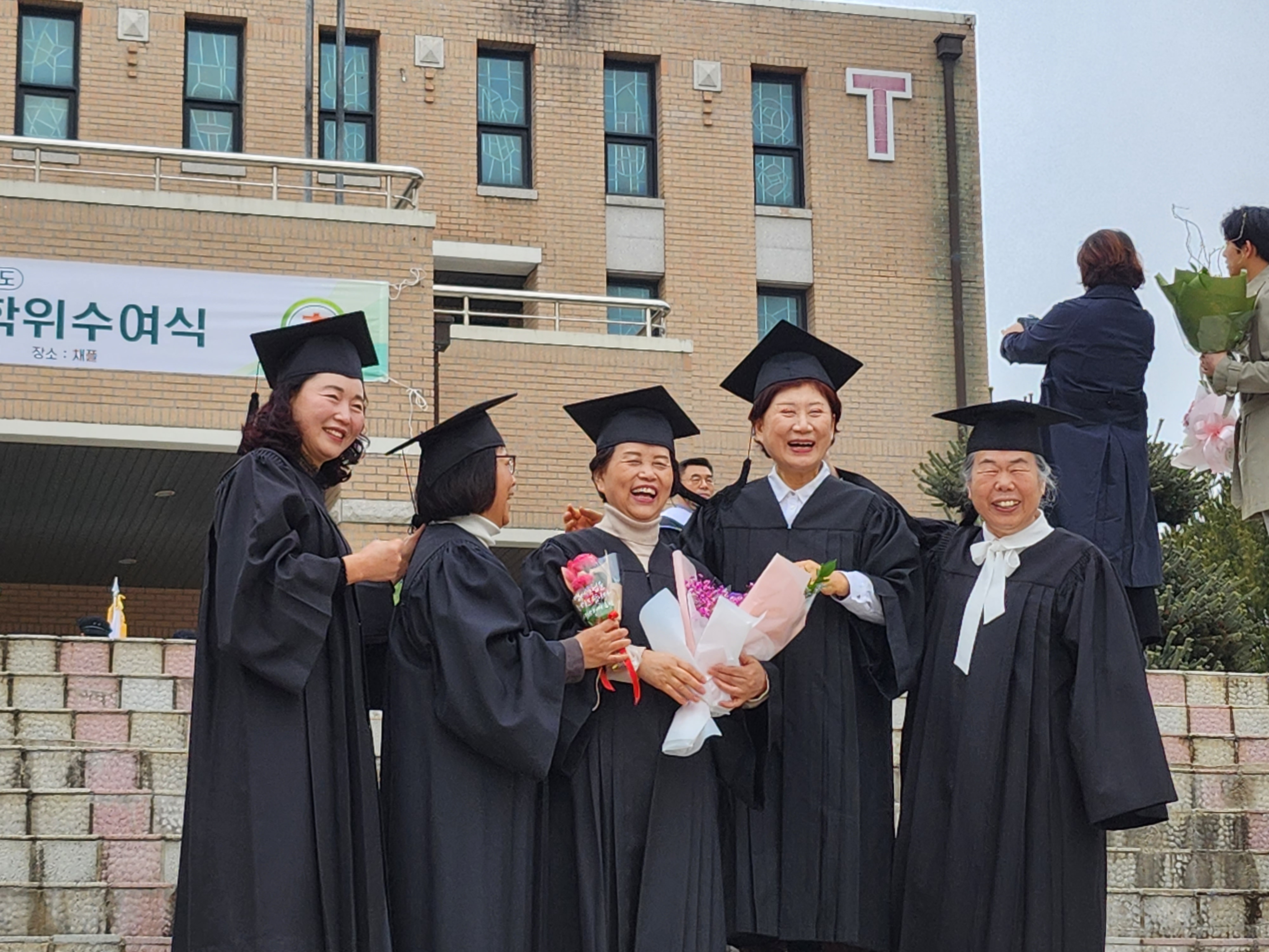 역사학과 명예졸업 및 공로상 게시글의 1 번째 이미지