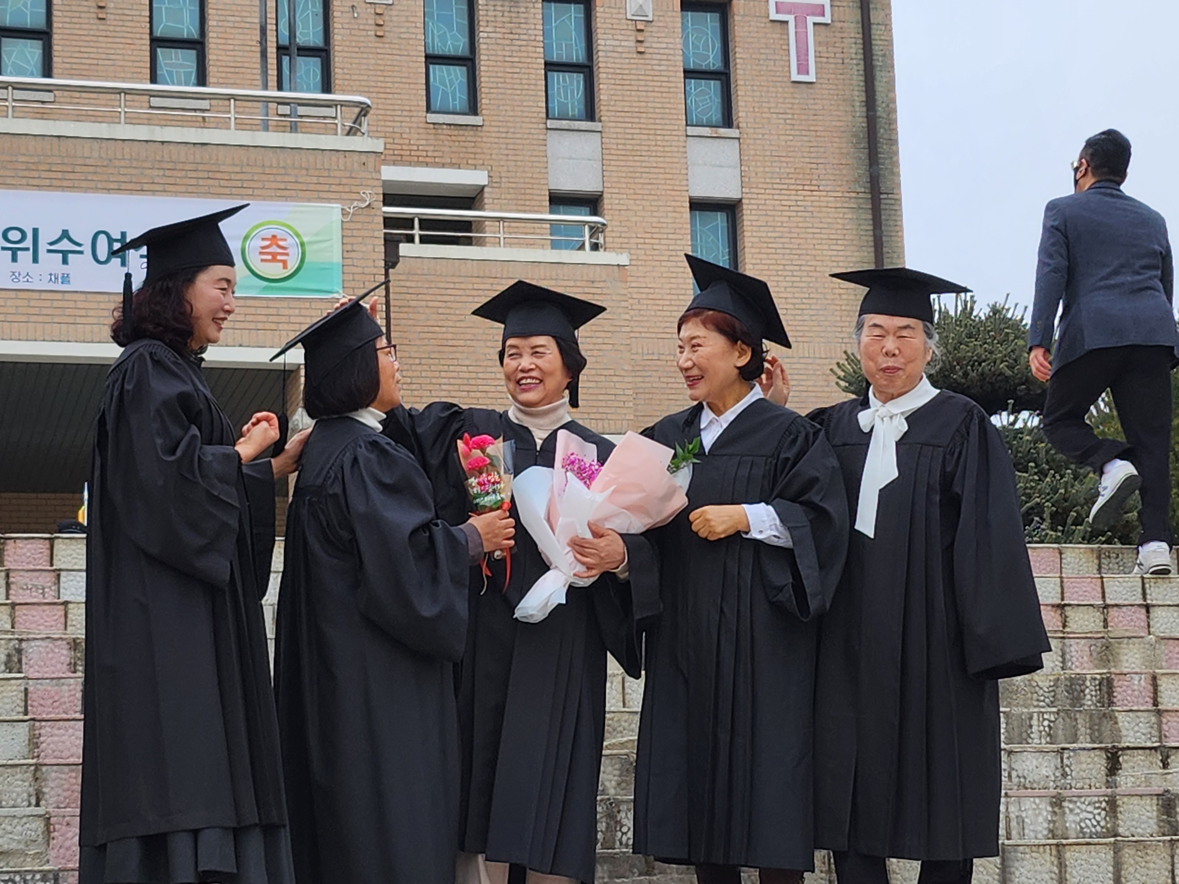 역사학과 명예졸업 및 공로상 게시글의 2 번째 이미지