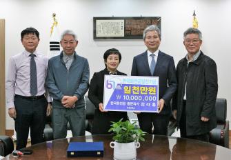 강0홍 동문작가, 한국화전공에 발전장학기금 1000만원 기탁 이미지