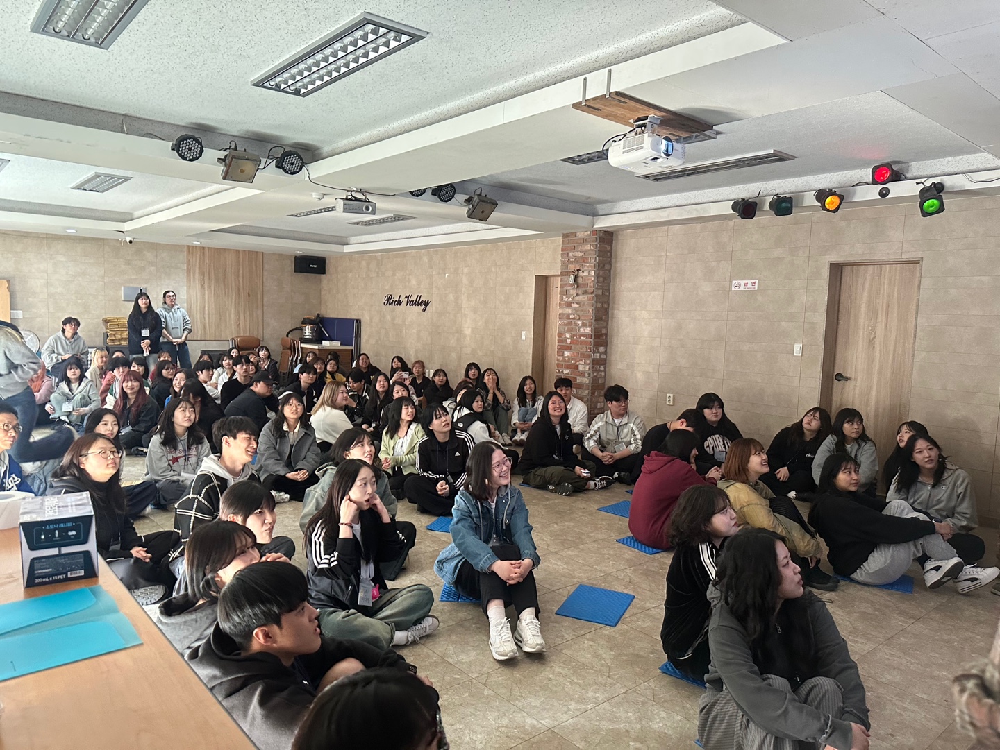 2025 시각커뮤니케이션디자인학과 엠티 게시글의 3 번째 이미지